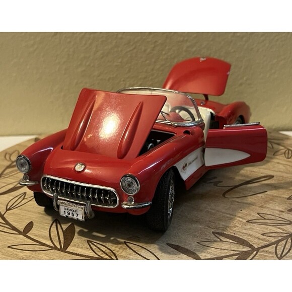 Road Tough 1957 Chevrolet Corvette Convertible Die Cast Metal 1:18 92018 - Picture 15 of 16